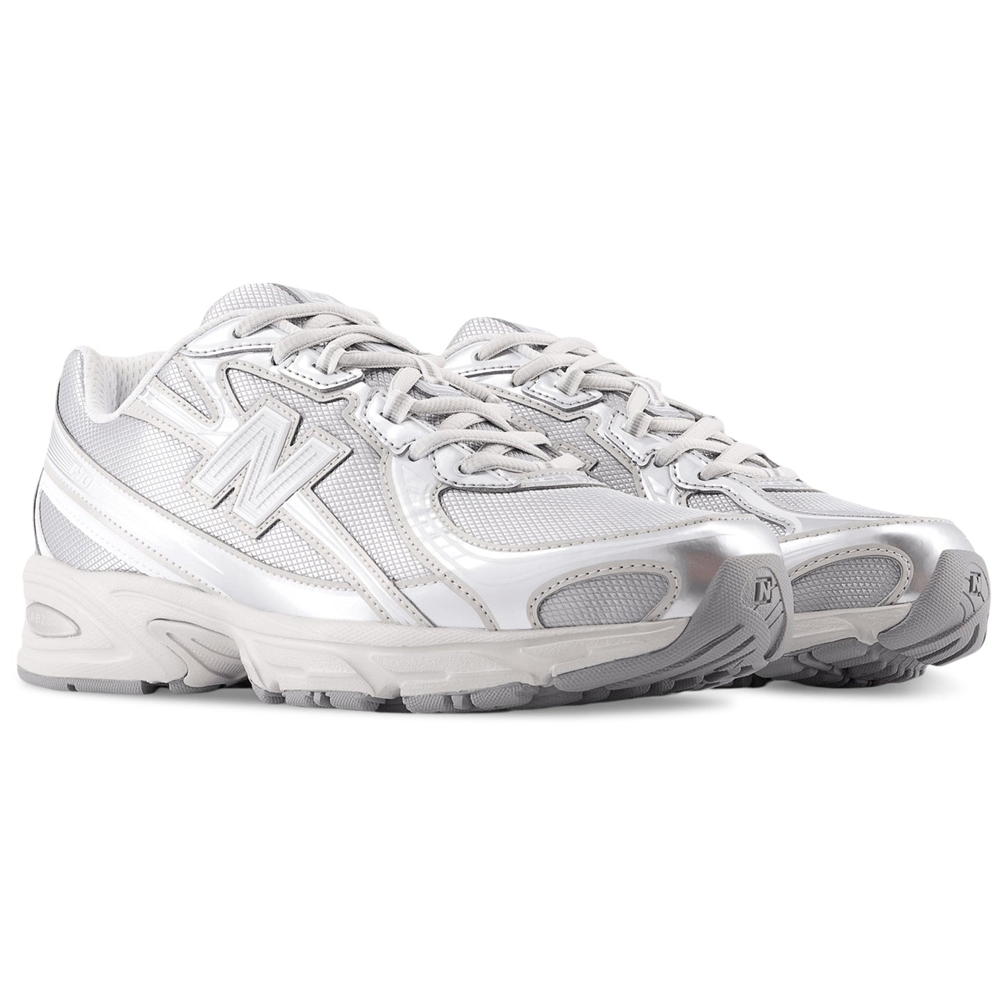 New Balance 740 Shoes